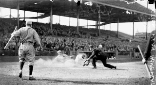 Illustration for article titled Wrigley Field Mural Depicts Scene From Comiskey Park